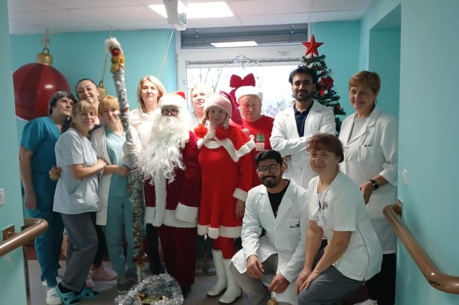 Kasmetinę tradiciją puoselėjant: Kalėdų Senelis ant kojų ir vėl sukėlė… Kėdainių ligoninę